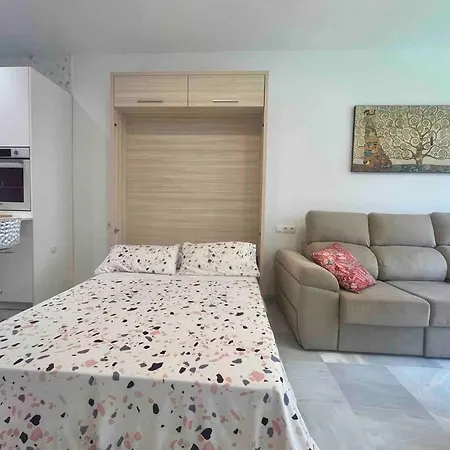 Playa De Huelin. Loft A Apartment Malaga