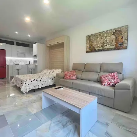 Playa De Huelin. Loft A Malaga